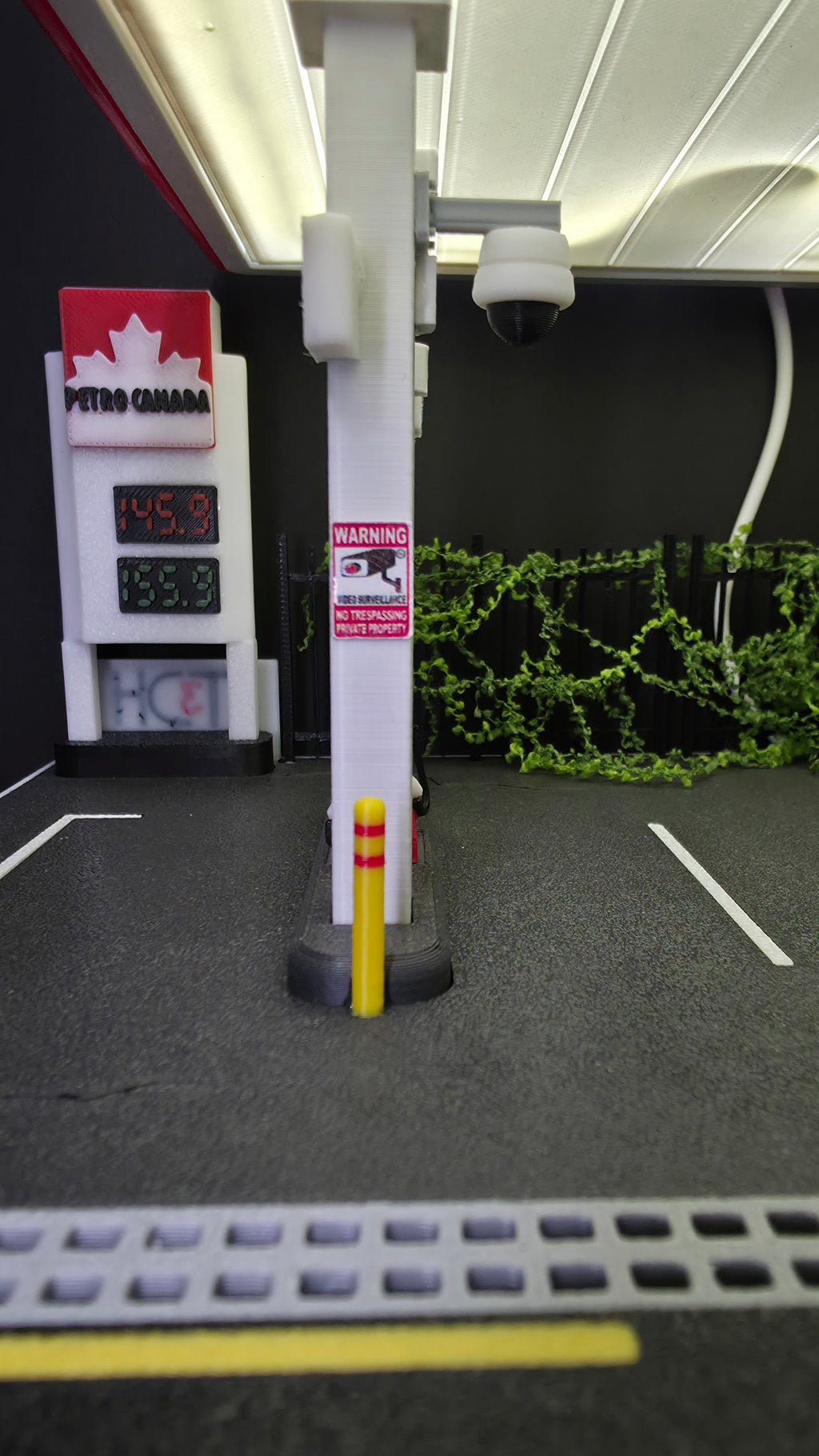 1:64 Petro Canada Gas Station Diorama