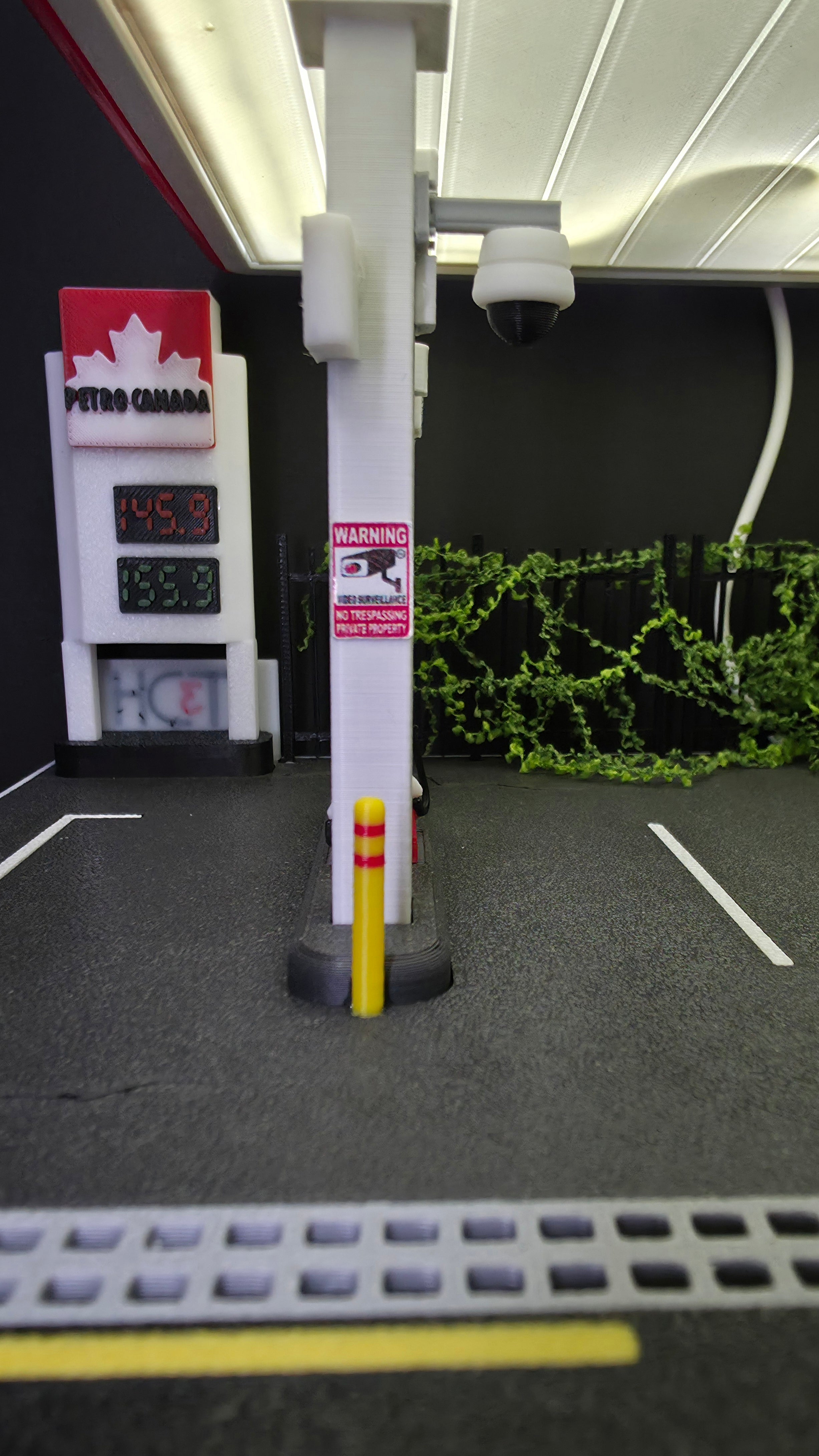 1:64 Petro Canada Gas Station Diorama
