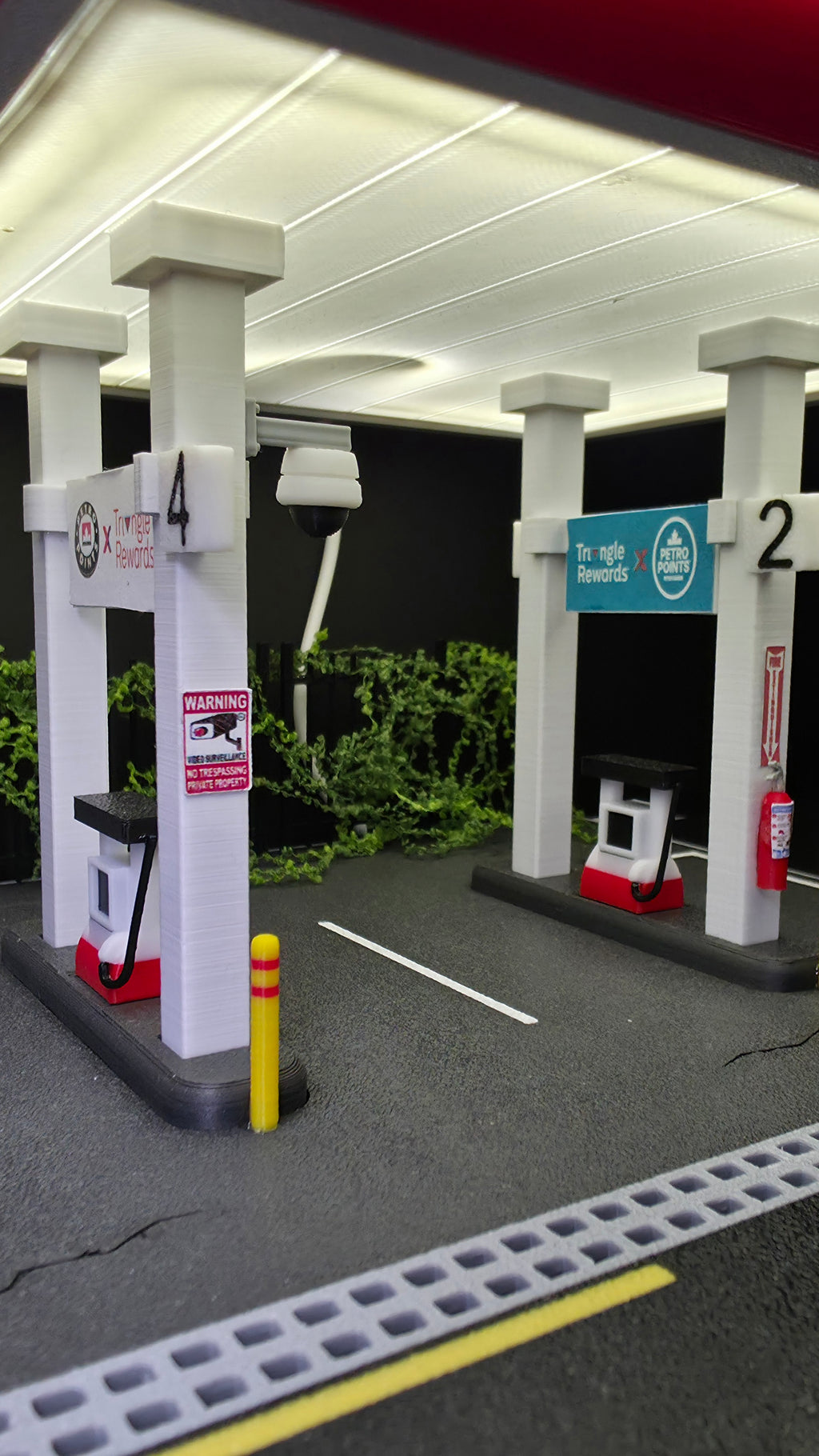 1:64 Petro Canada Gas Station Diorama