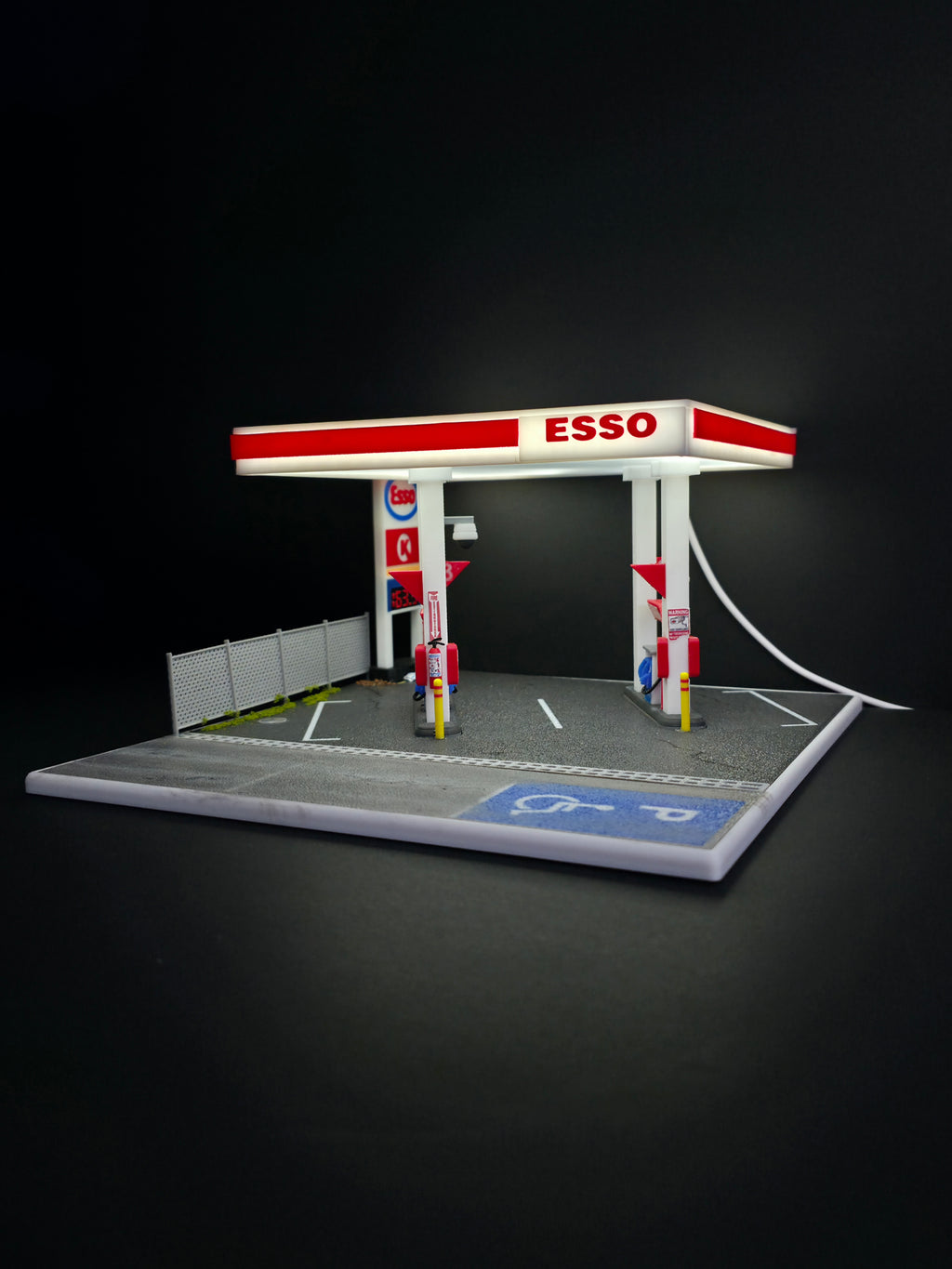 1:64 Esso Gas Station Diorama