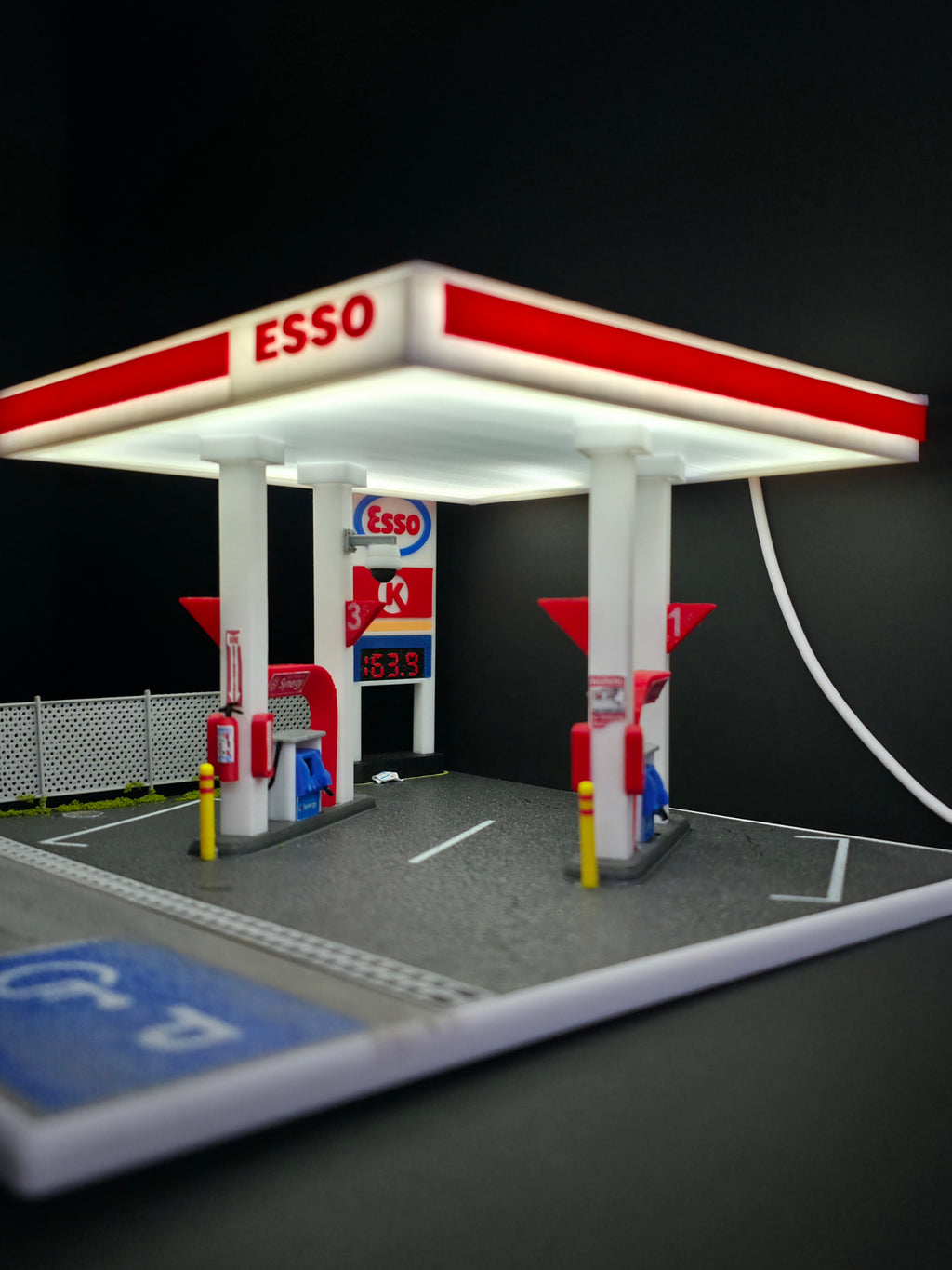 1:64 Esso Gas Station Diorama