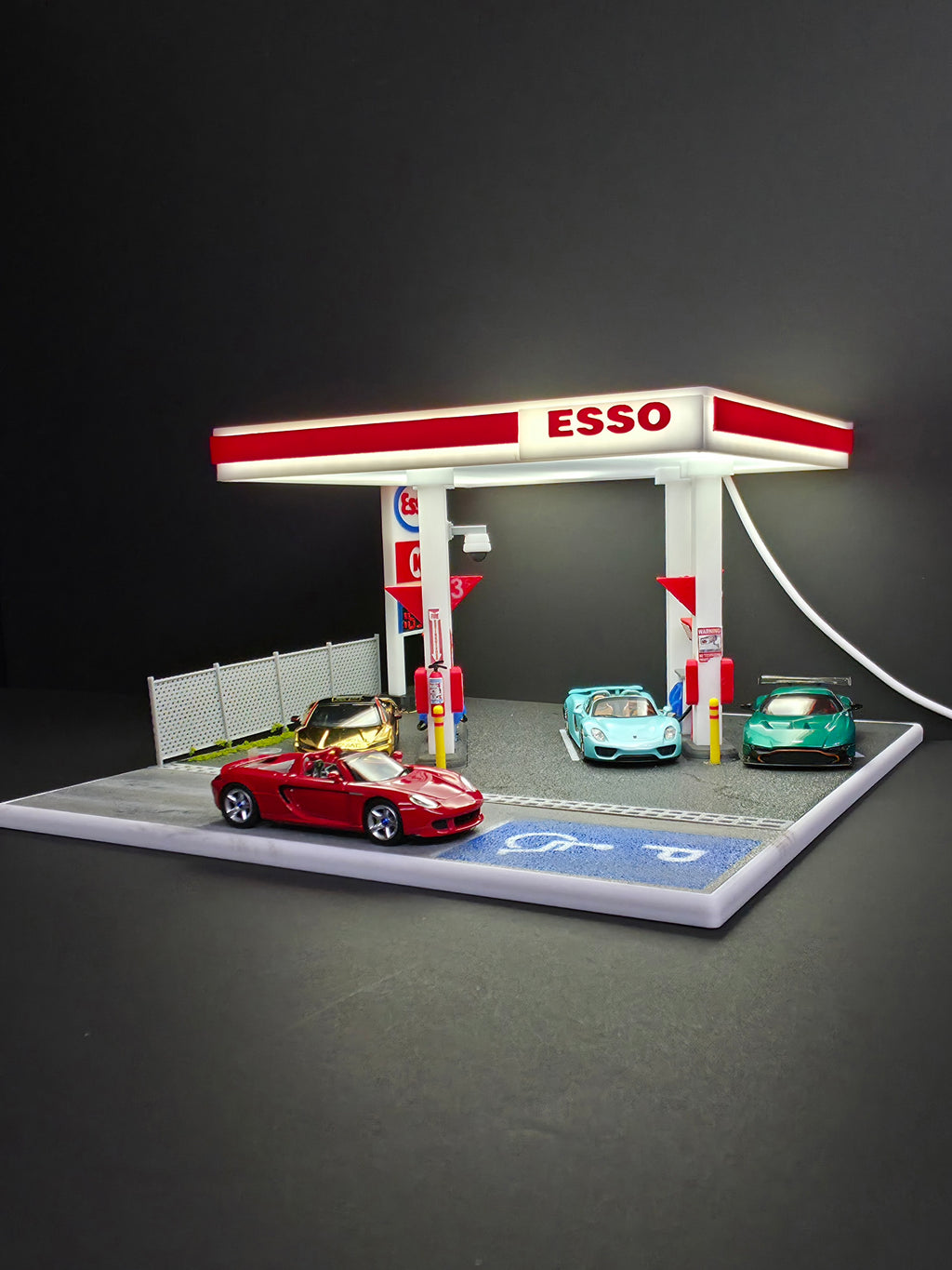 1:64 Esso Gas Station Diorama